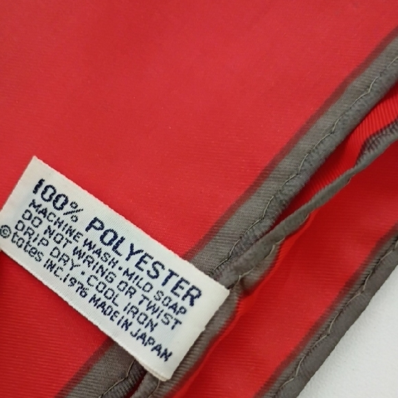 Vintage Totes Rain Scarf Red Blue Geometric Print 1976 Classic 34in Square - Picture 3 of 6